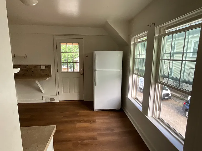 57 Washington St #10 — Photo 1