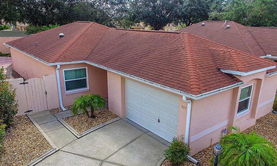 1st image of 923 Mendoza Blvd