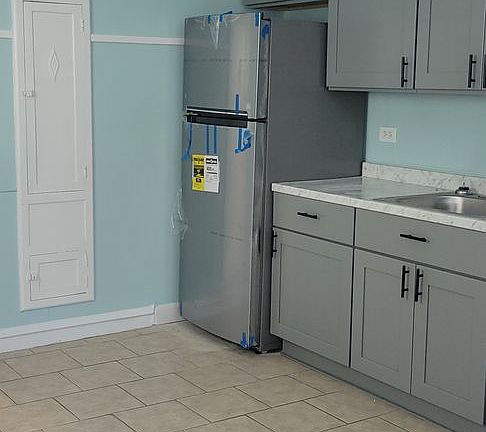 3rd image of 5261 E Roosevelt Blvd Floor 1