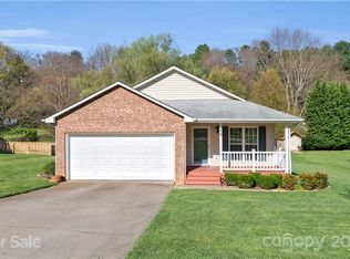 75 Village St, Clyde, NC 28721