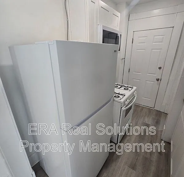 950 McAllister Ave — Photo 6