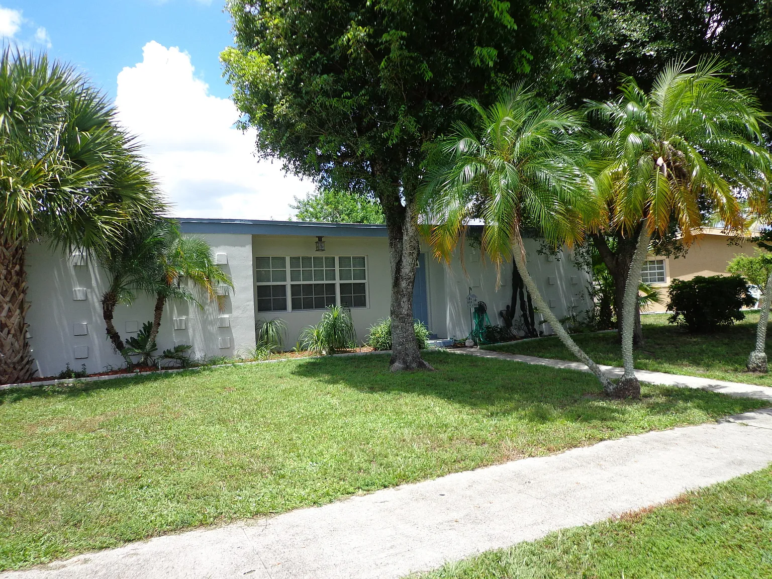 4 bed, 2.0 bath, 891 sqft, $4,000 — Photo 3