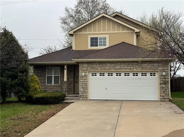 4317 Ironwood Dr, Leavenworth, KS 66048