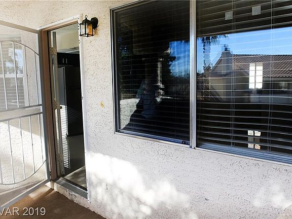 4th image of 916 Rockview Dr Unit 201