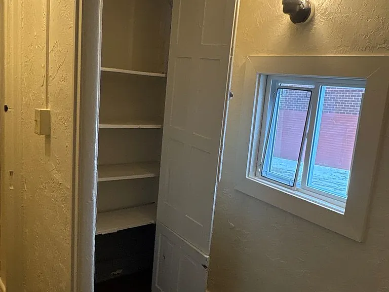 131 E Maple St — Photo 8