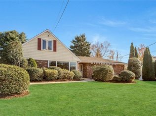 8 Beacon Ln, Rye Brook, NY 10573