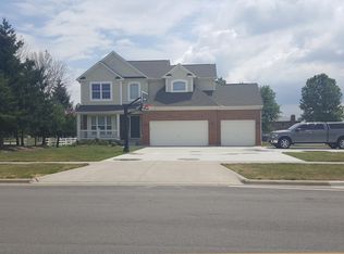 5264 Meadow Grove Dr, Grove City, OH 43123