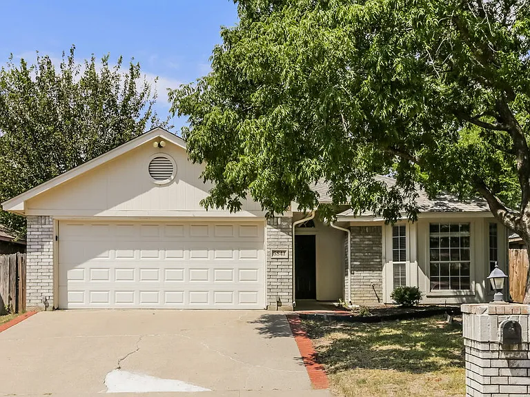 6841 Black Wing Dr — Photo 1