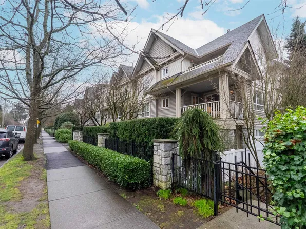 333 E 1st St #302, North Vancouver, BC V7L 4W9