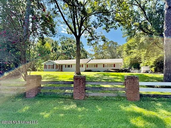 3rd image of 103 S Hurricane Rd