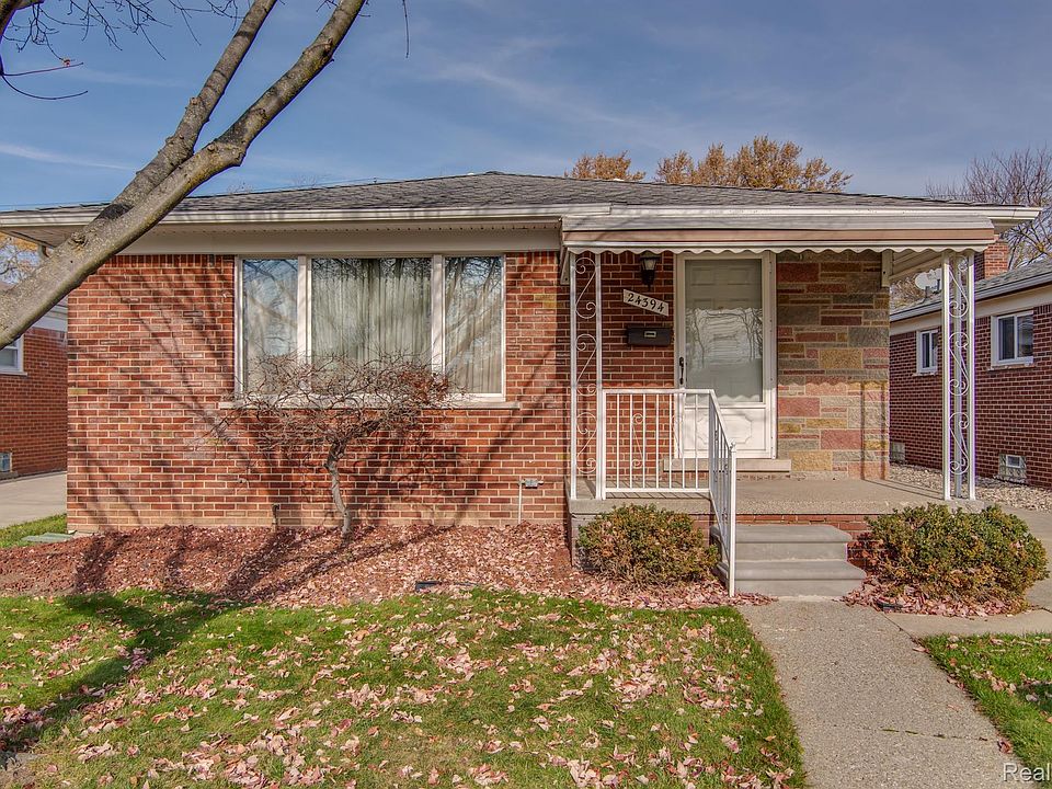 1st image of 24394 Currier St
