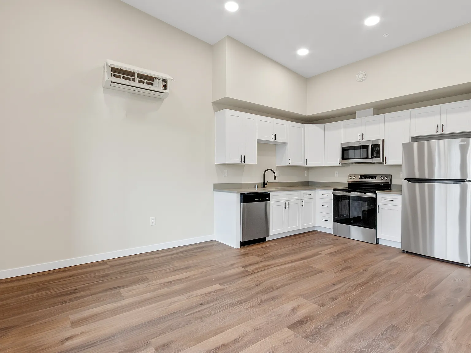 Studio, 500 sqft, $1,490 — Photo 2