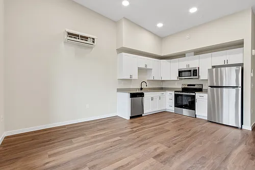 2108 S J St #204 Photo 1
