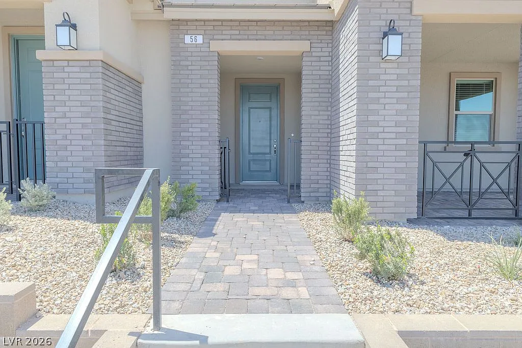4 bed, 2.5 bath, 1947 sqft, $2,900 — Photo 1