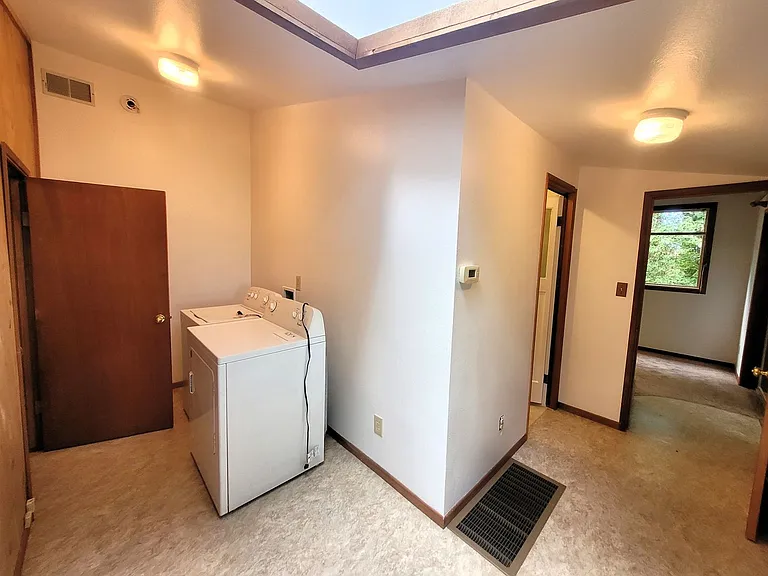 1327 Toledo St — Photo 22