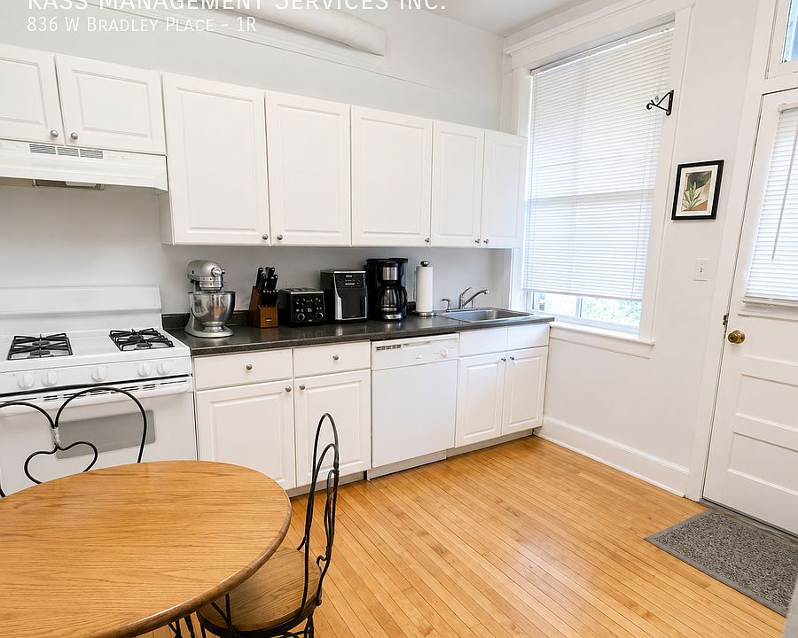 1st image of 836 W Bradley Pl APT 1R
