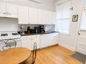 836 W Bradley Pl, Chicago, IL