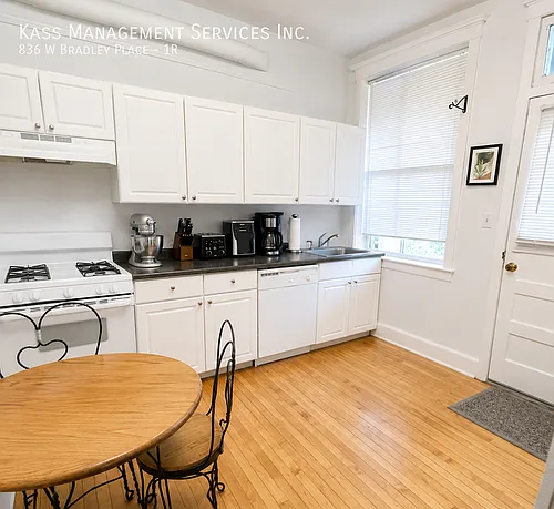 836 W Bradley Pl #1R Photo 1