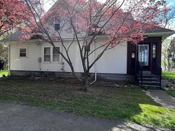 702 Main Ave, Cordova, IL 61242