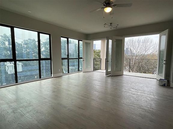 3rd image of 2727 Houston Ave #305