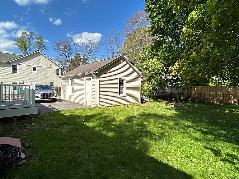 630 Wallace St — Photo 5