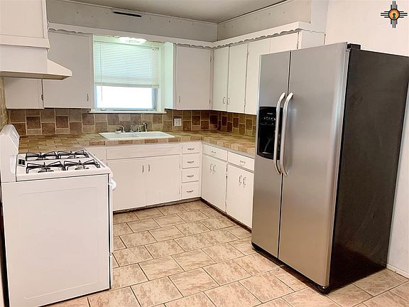 2nd image of 113 N Knoxville St