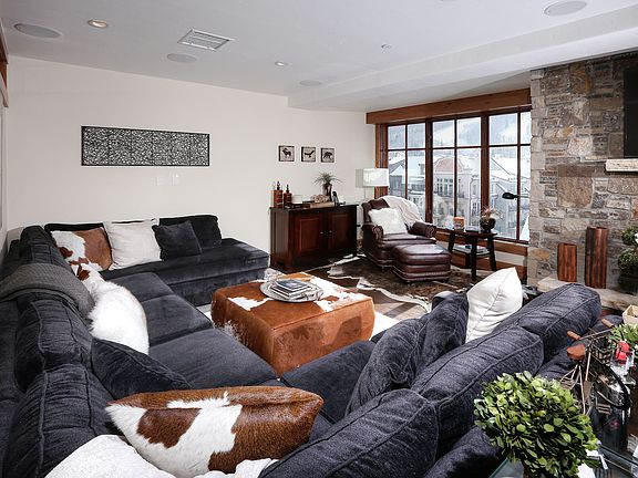 2nd image of 610 W Lionshead Cir #511