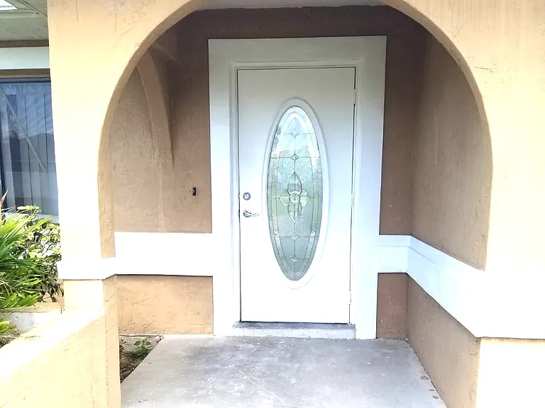 1421 SE 4th Pl — Photo 7