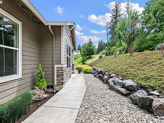 3rd image of 962 S 66th Pl