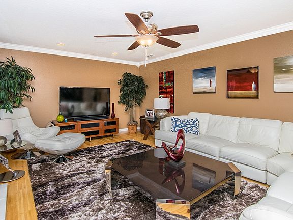 5th image of 6202 Sanders Dr