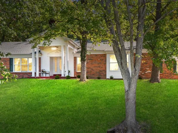 15139 Denwoods Dr, Chesterfield, MO 63017