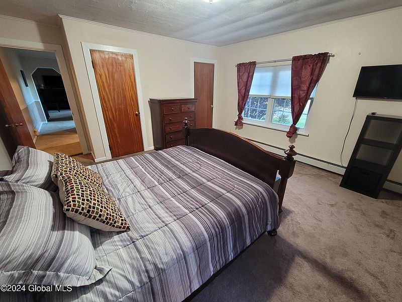 5th image of 418 Maple Avenue