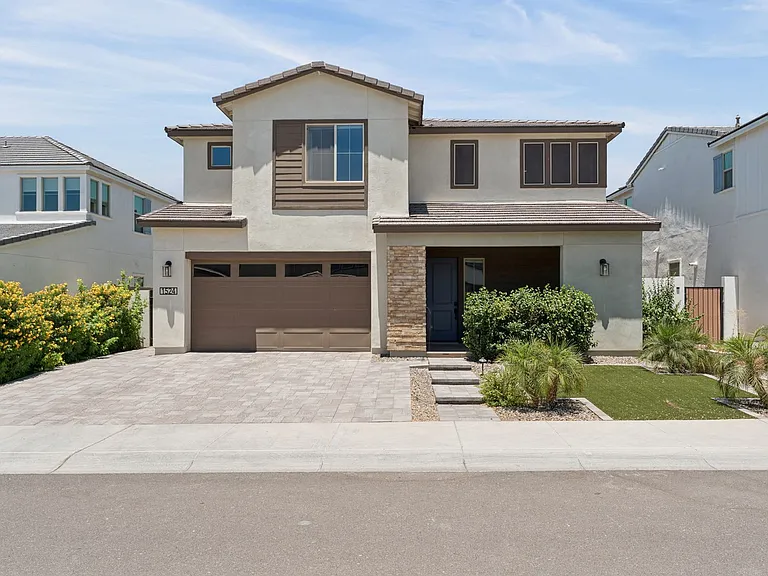1524 E Carob Ct — Photo 4