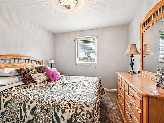 5th image of 2717 Russell Dr
