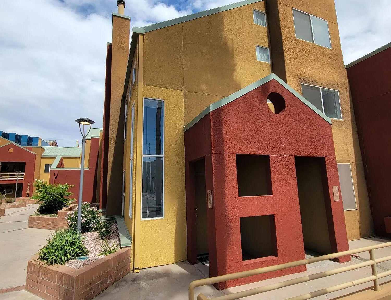 3 bed, 2.0 bath, 1273 sqft, $2,395 — Photo 1