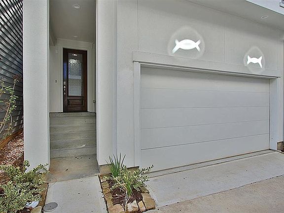 2nd image of 2422 Maufferd Ave