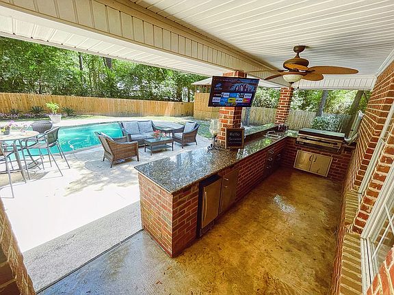 Outdoor Kitchen