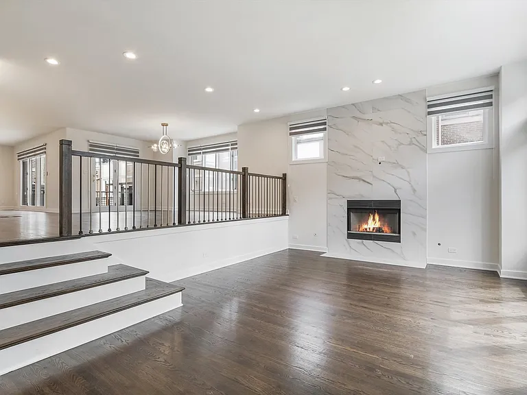 1308 S Plymouth Ct — Photo 4