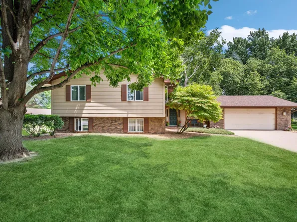 1948 Kenwood Dr W, Maplewood, MN 55117