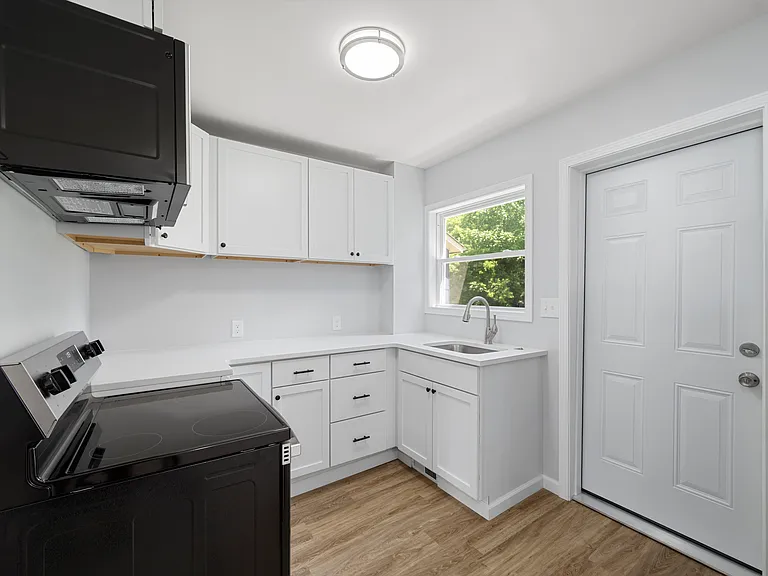 121 Cooper St — Photo 8