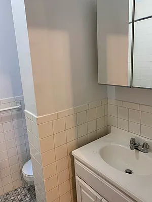 Rented by Salon Realty Corp | media 5