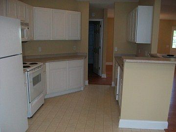 http://www.propertyboss.net/CustomerImages/SWEYER_71385/media/Properties/684%20Windsor%20Drive%20SE/