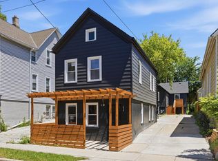 1850 N Warren AVENUE, Milwaukee, WI 53202