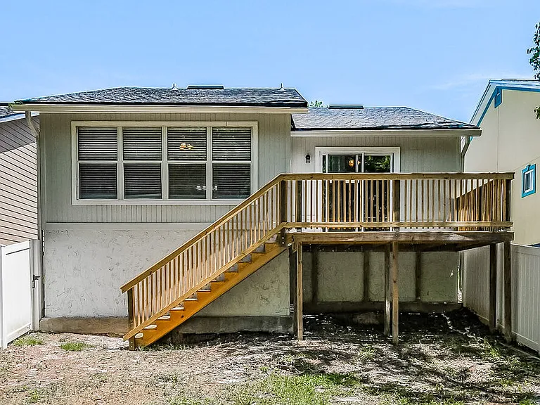 282 Aquarius Cir W — Photo 16