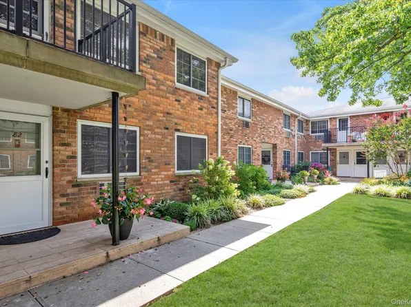 82 Jervis Avenue #82, Farmingdale, NY 11735