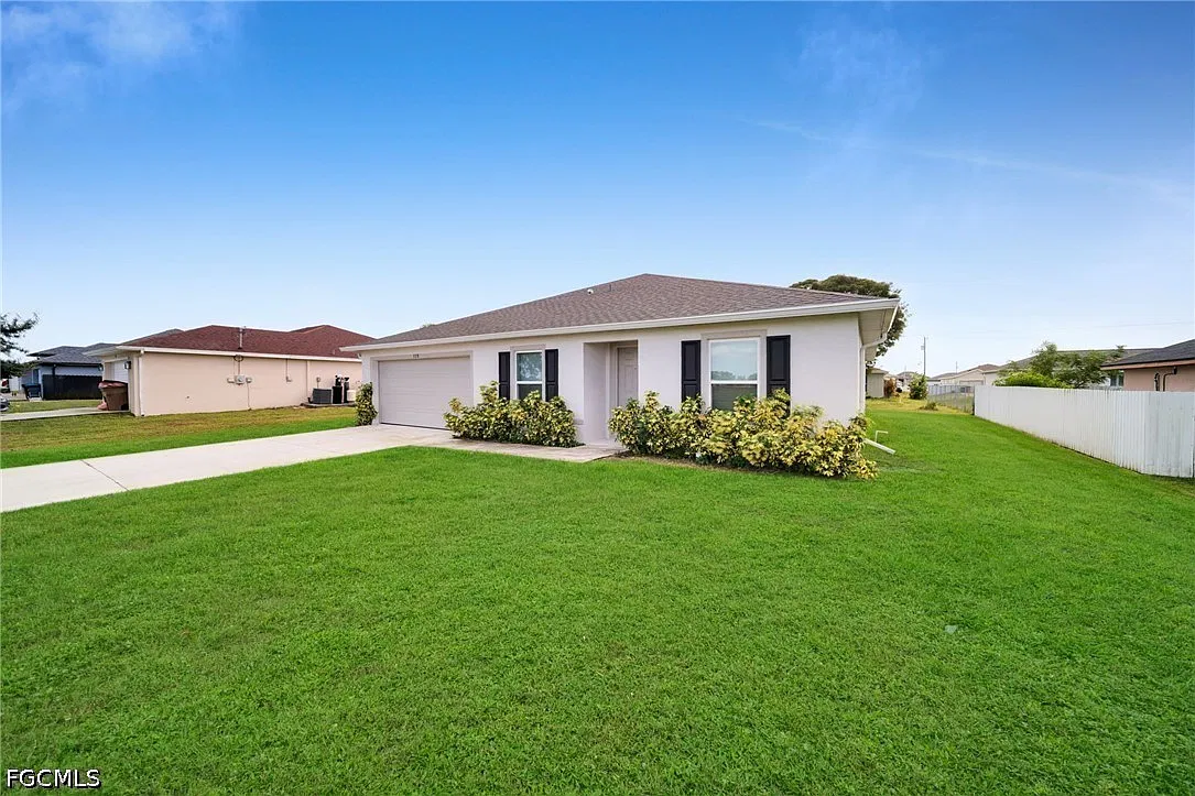 4 bed, 2.0 bath, 1806 sqft, $2,200 — Photo 2