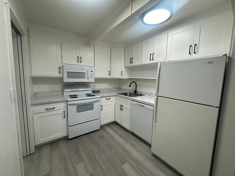 190 Adler Ave — Photo 39