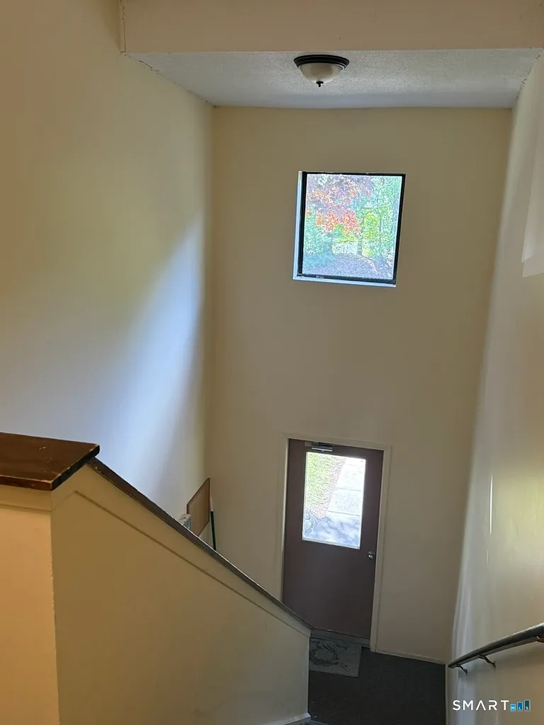 2 bed, 1.0 bath, 888 sqft, $1,900 — Photo 4