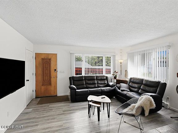 3rd image of 4619 E 9th Ave
