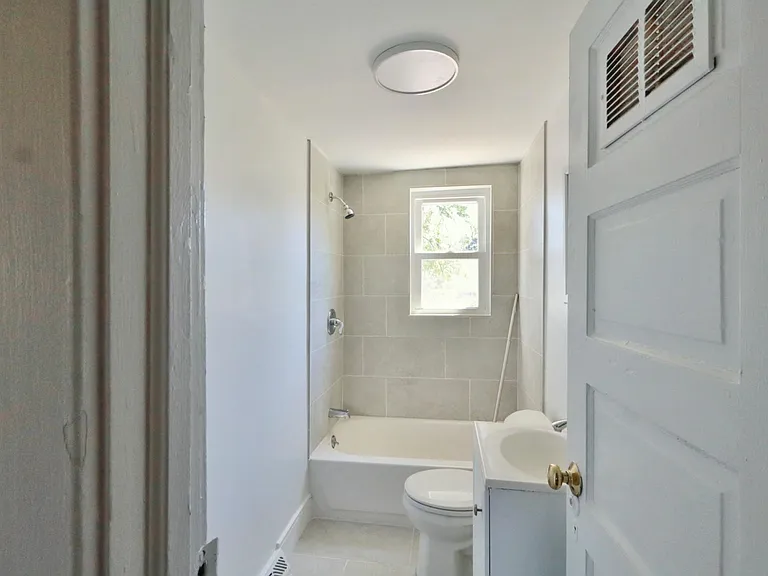 39 Moran Ave — Photo 16